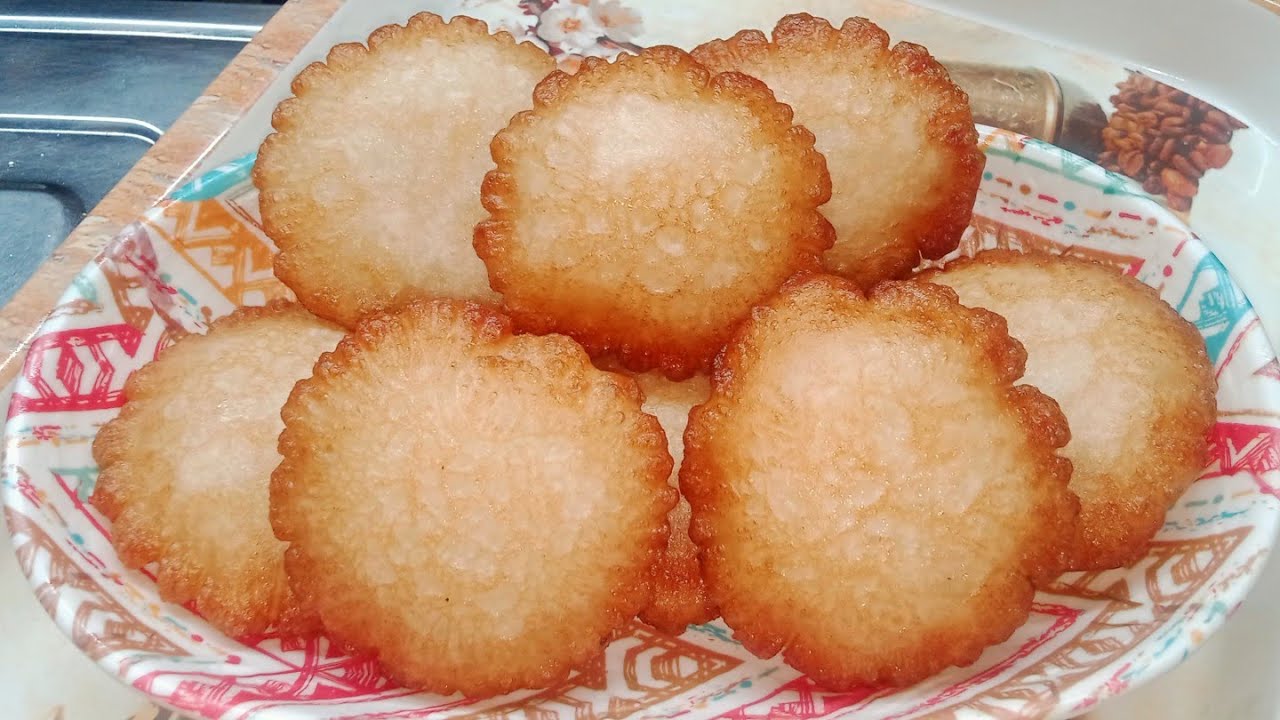 চিনি দিয়ে তৈরি নরম ফুলকো তেলের পিঠার রেসিপি। Teler pitha। পোয়া পিঠা।