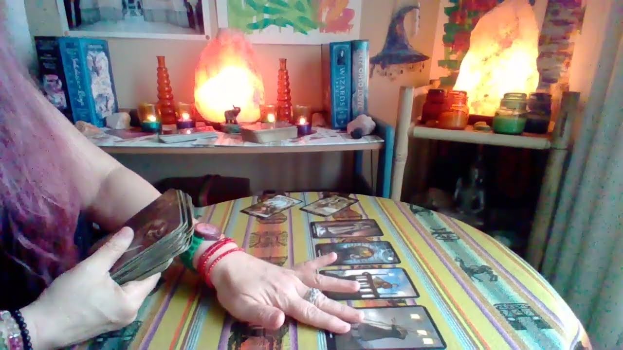 PISCIS!! 🔮Estás muy intuitivo, anticipas un retorno del pasado!! Tu verdad es poderosa, dila!!