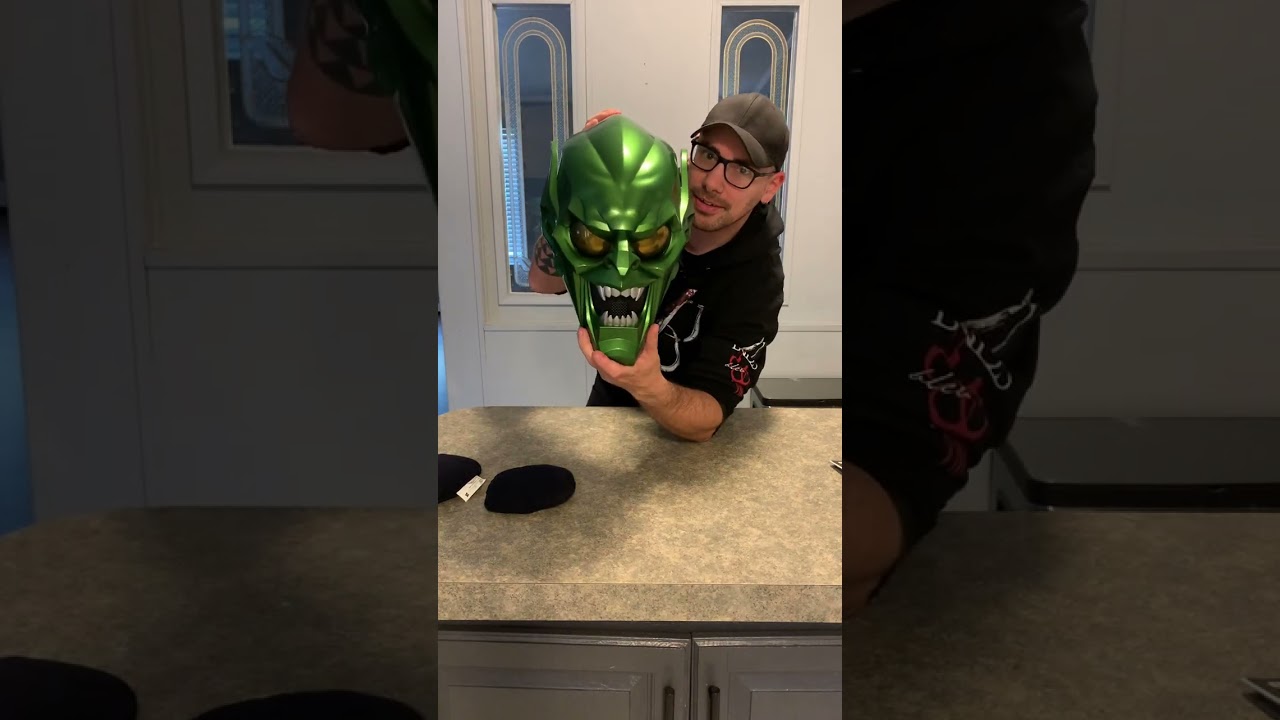 Marvel Legends Series Green Goblin 1:1 scale Helmet replica unboxing and review!!