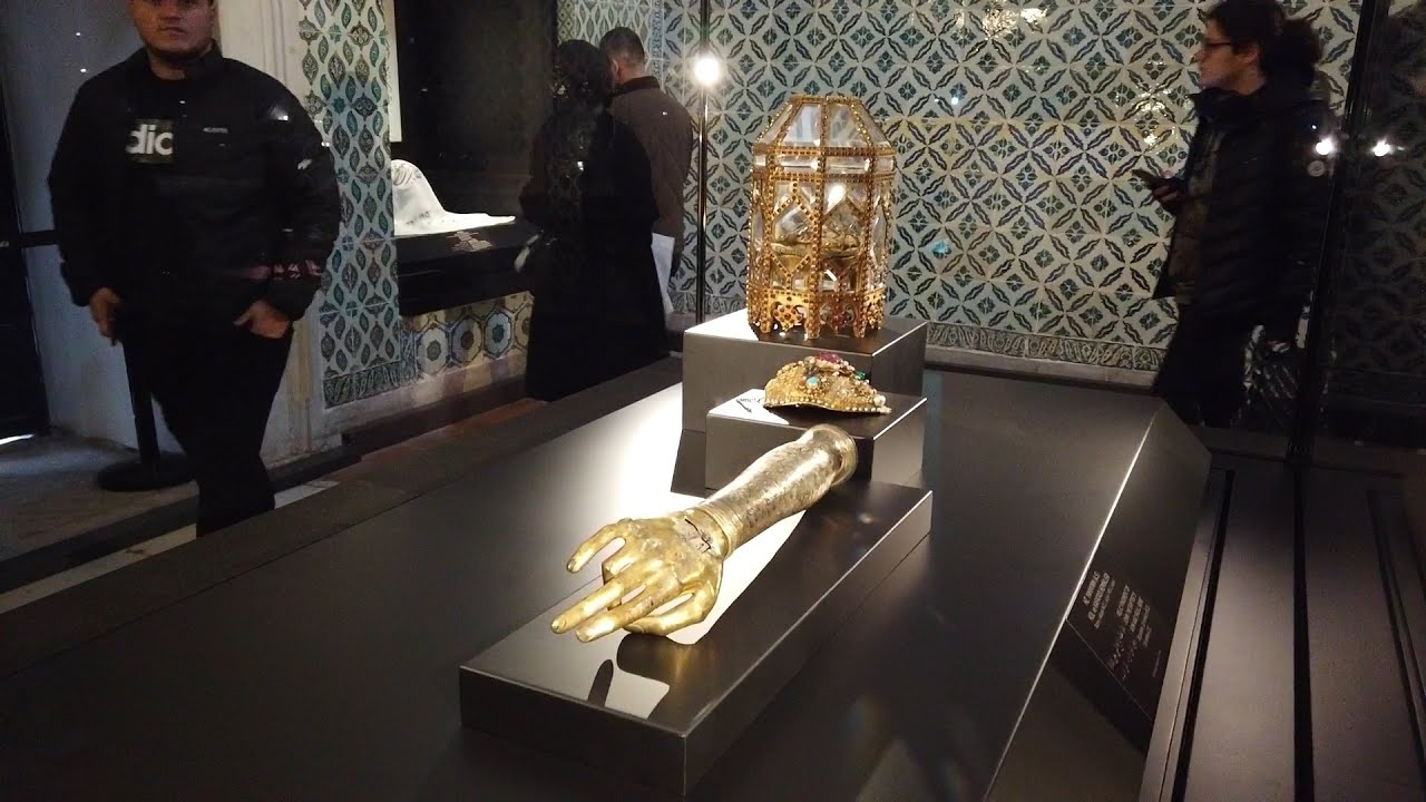 Topkapı Sarayı Kutsal Emanetler Dairesi (The Chamber of the Holy Relics of Topkapı Palace)