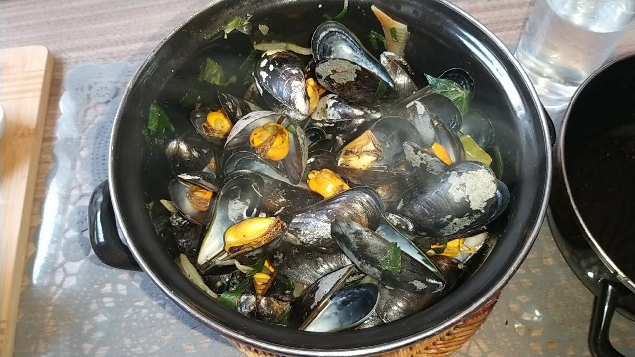 طريقة تحضير بلح البحر:les moules/على الطرقة البلجيكية ساهل و بنين/كيفية تنظيف المحار
