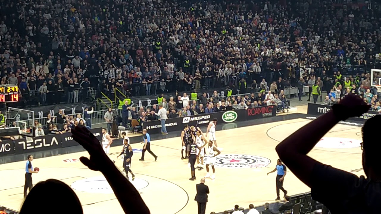 Partizan Will Mosley steals the ball and draws technical - Arena Belgrade is on fire
