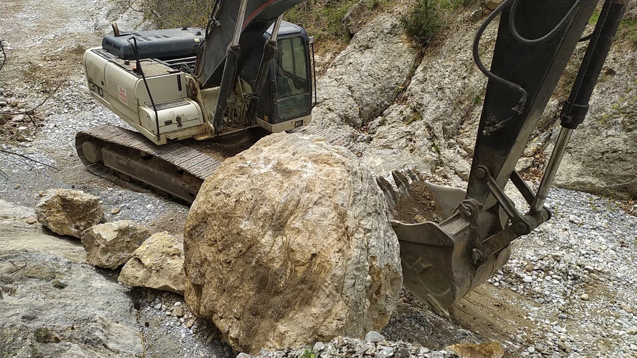 kesim için dere içinden yol yapımı, büyük kayalar, dar alan Hidromek 300 bölüm 5