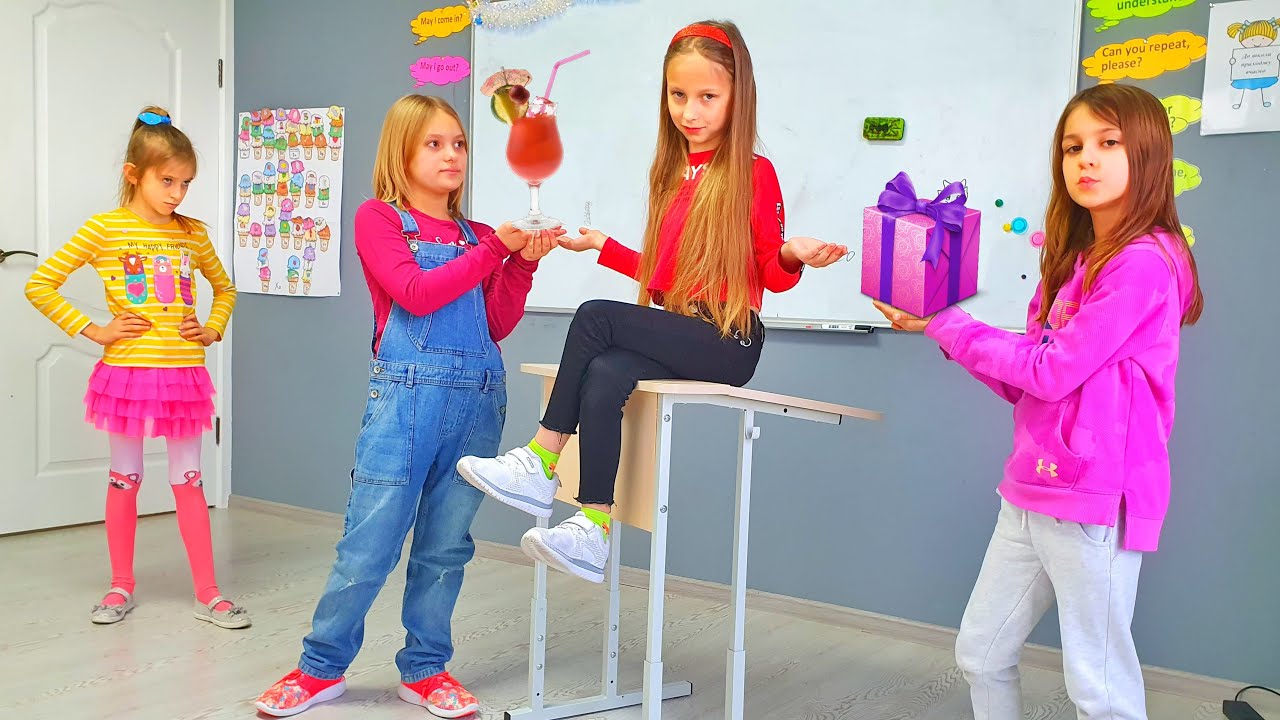 Margarita SE VOLVIÓ COOL en la ESCUELA TODOS HACEN SUS DESEOS