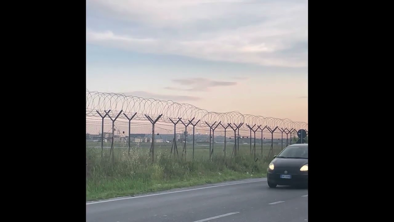 Suono ambientale aerei che decollano aeroporto di Napoli italy Capodichino