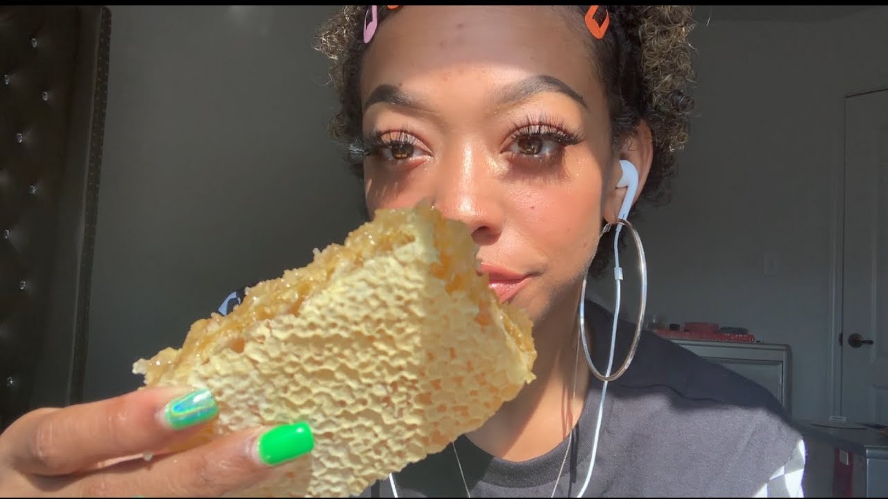 ASMR | Eating Raw Honeycomb 🍯🐻 (STICKY SATISFYING SOUNDS)