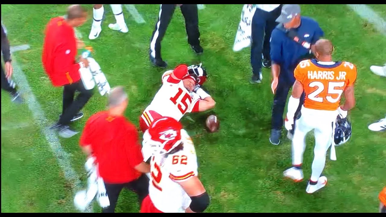 Patrick Mahomes Injured Again vs Broncos! Knee Popped Back In! TNF October 17, 2019