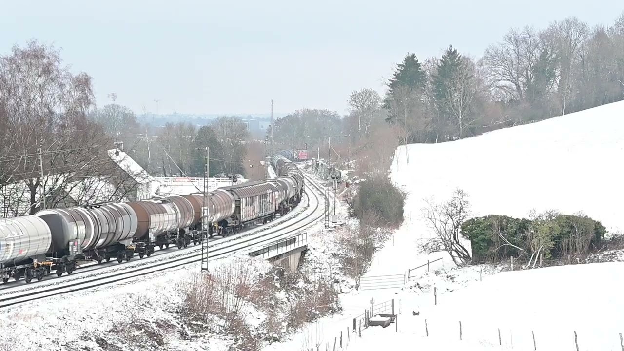 DBC met zware trein deze word opgedrukt op de steile helling van Aken