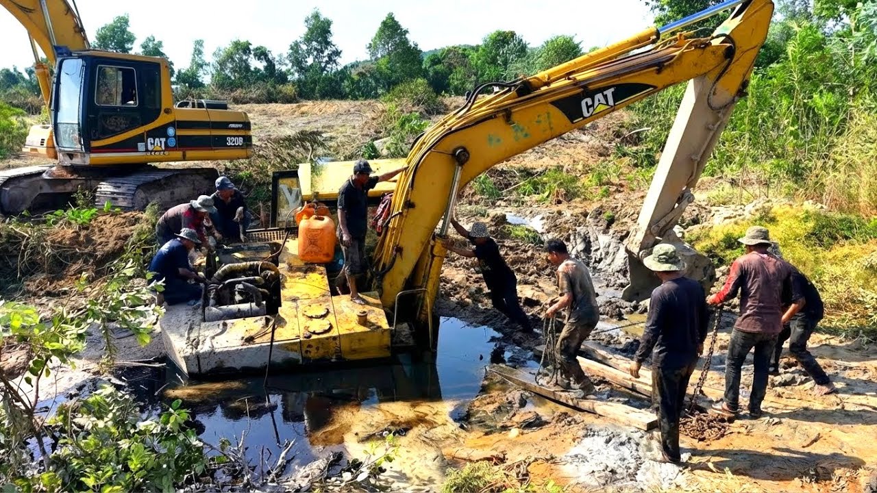 Amazing Skills Operator Excavator 320B Recovery Caterpillar 140b Stuck Sinking Deep Mud Successfully