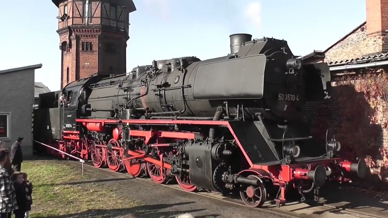 Abschied aus Salzwedel, festliche Umzeichnung 50 3570 am 23.10.2011 | Hist. Lokschuppen Wittenberge
