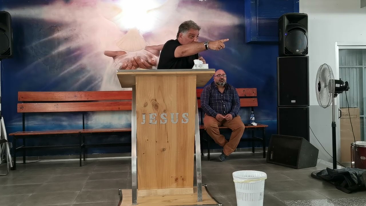 Hno Pichi de Bcn predicando en la iglesia de Cambrils