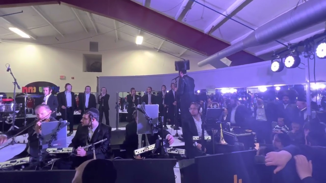 Simches bais hashave with Yiddish nachas