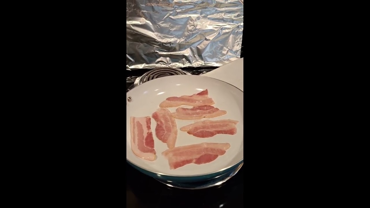 SIMPLE BACON and EGG BREAKFAST 