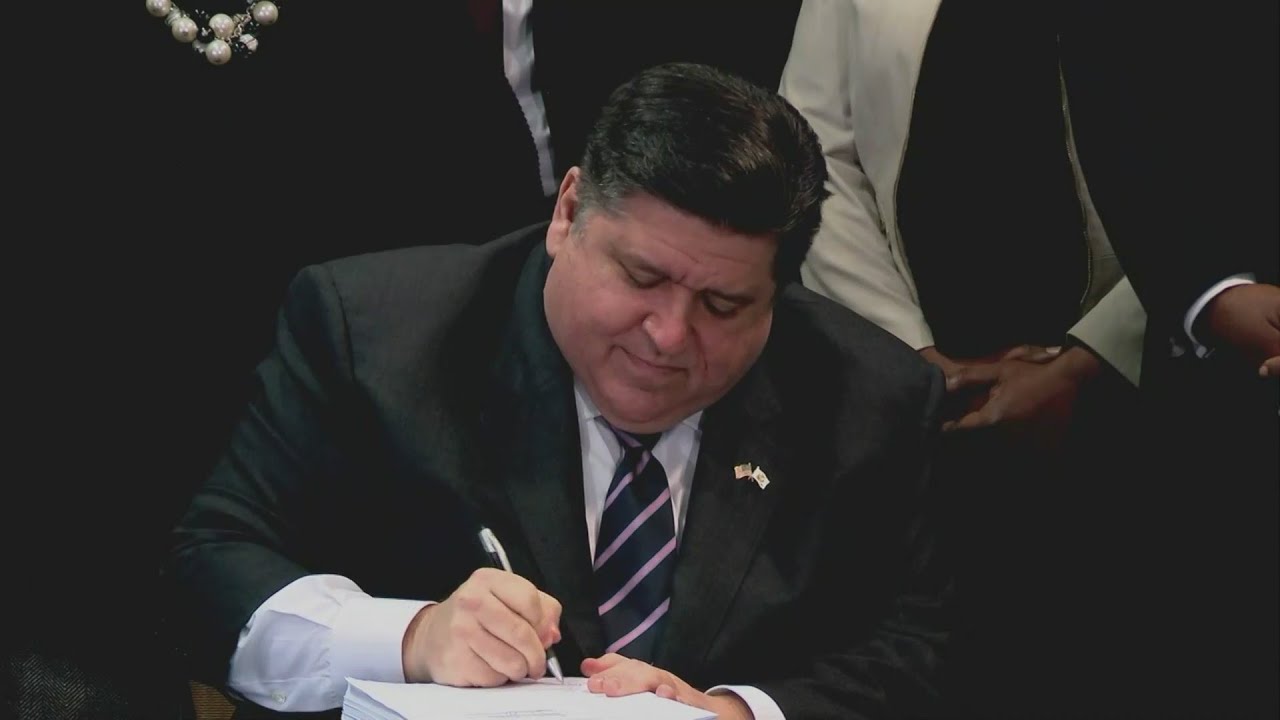 Pritzker signs criminal justice reform bill that would end cash bail by 2023