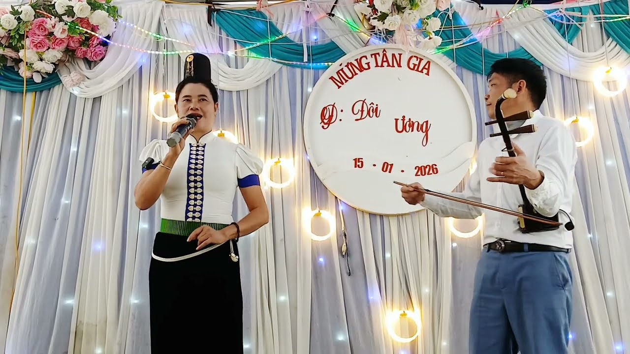 Vi khoanh hát mừng nhà mới,chị cà tâm bản lảy 