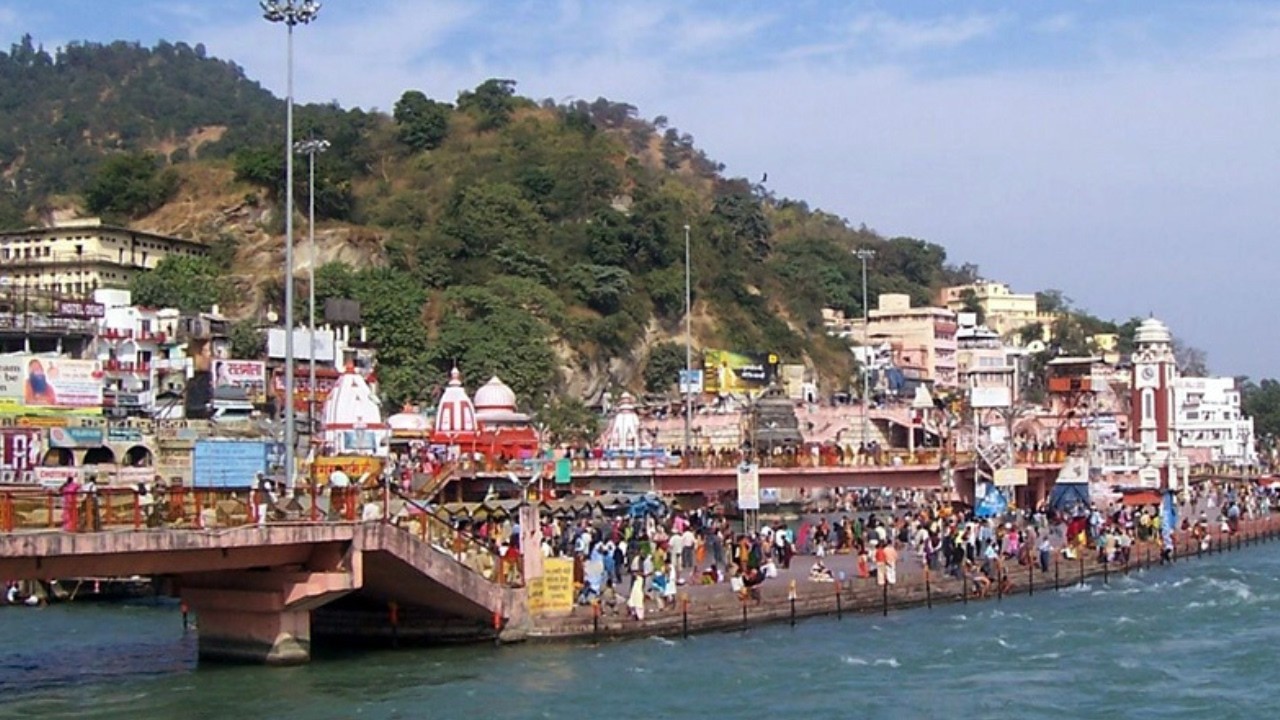 Haridwar City Vibes: Ganga Ghats, Aarti & Peaceful Life