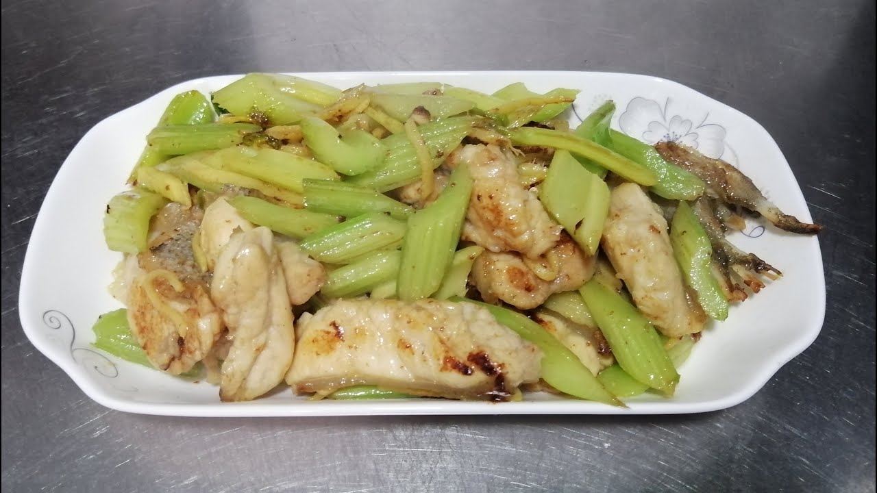 西芹炒龍躉 🎋🐲🥩🥢🥰自己煮 Self Cook~EP168~2020.12.26😍西芹鮮甜清爽🤤龍躉肉富有口感😘骨膠原豐富😋簡單易做家常菜🤩男女老幼皆宜🥳
