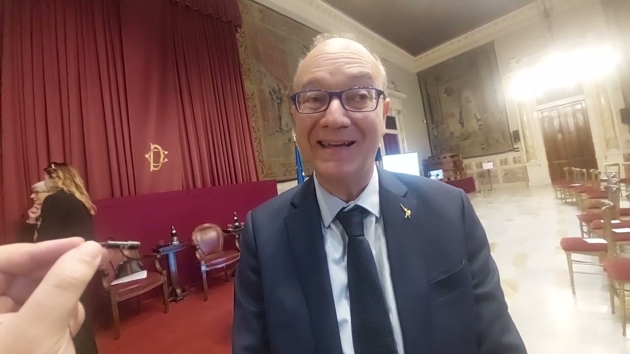 Gli smartphone a scuola, intervista al ministro dell'istruzione Giuseppe Valditara