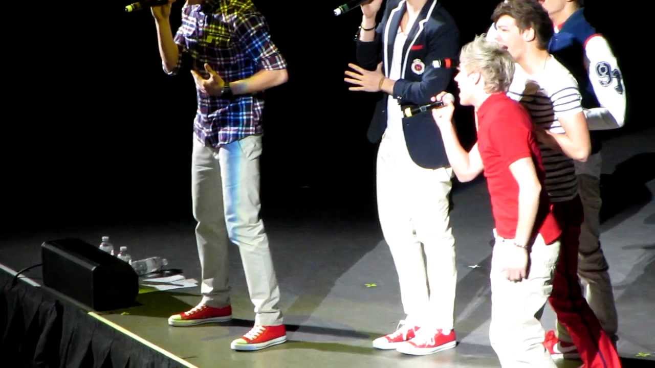 26/2/12 One Direction @ The Toronto ACC - Moments