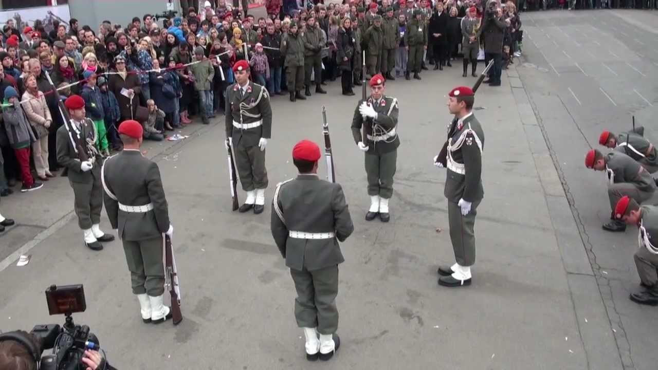 26. Oktober 2012 - Showvorführung der Rekruten und des Kaders 4. Gardekompanie am Heldenplatz - HD