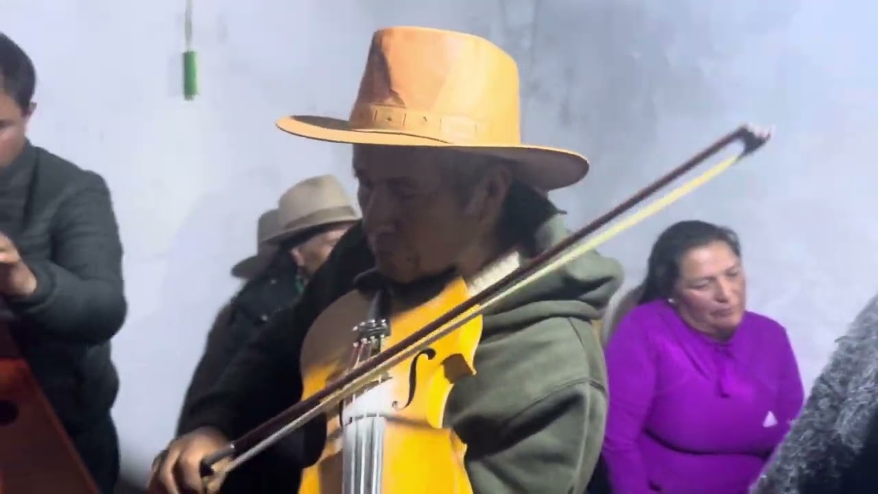 Arbolito de manzana, canta Juan Mallqui. Cumpleaños de Carmen Tafur en Ichic Chinlla.