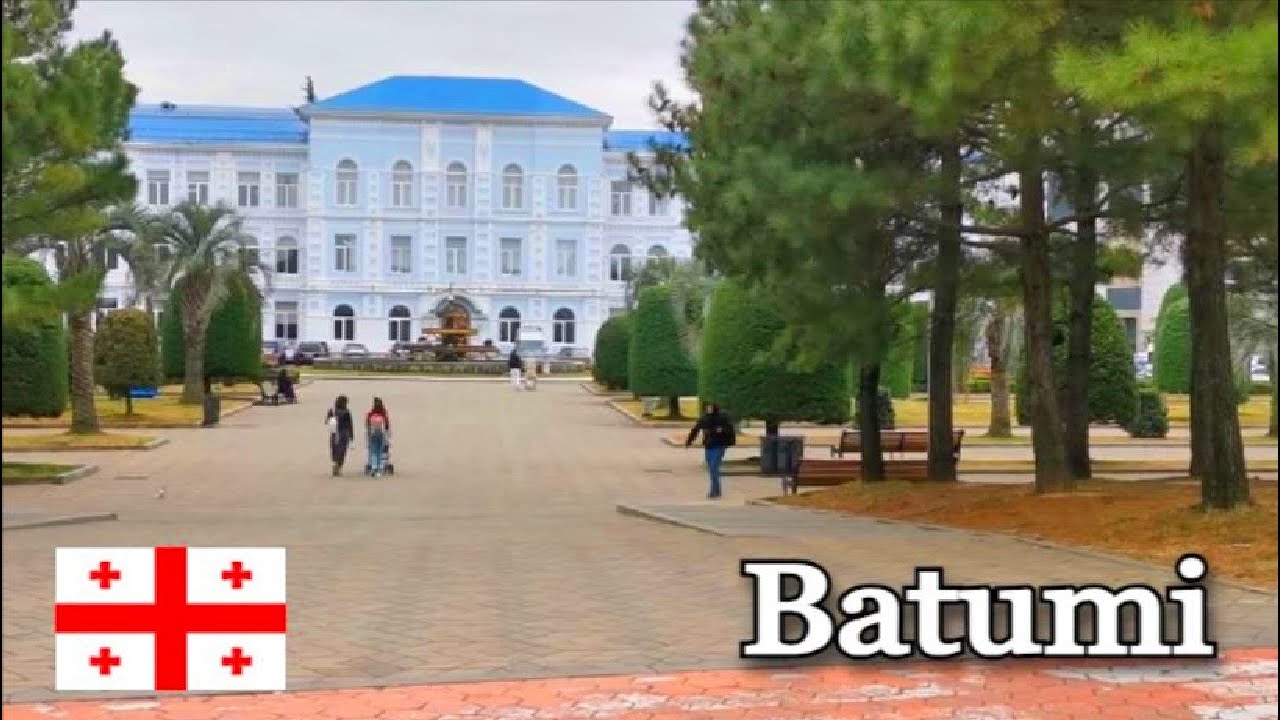 Batumi's Seaside Gem: Unveiling the Promenade & Breathtaking Beach!