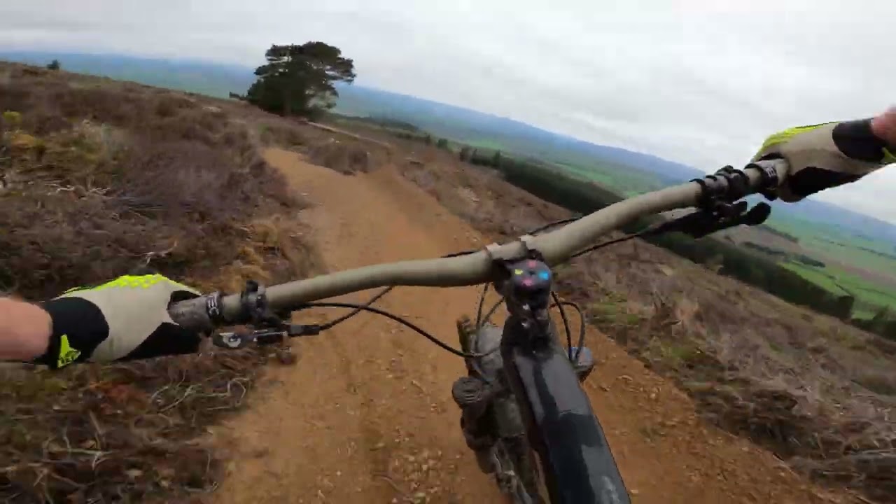 Top 2 Bottom - Tarland Trails Pittenderich - full gas! Mtbing Aberdeenshire