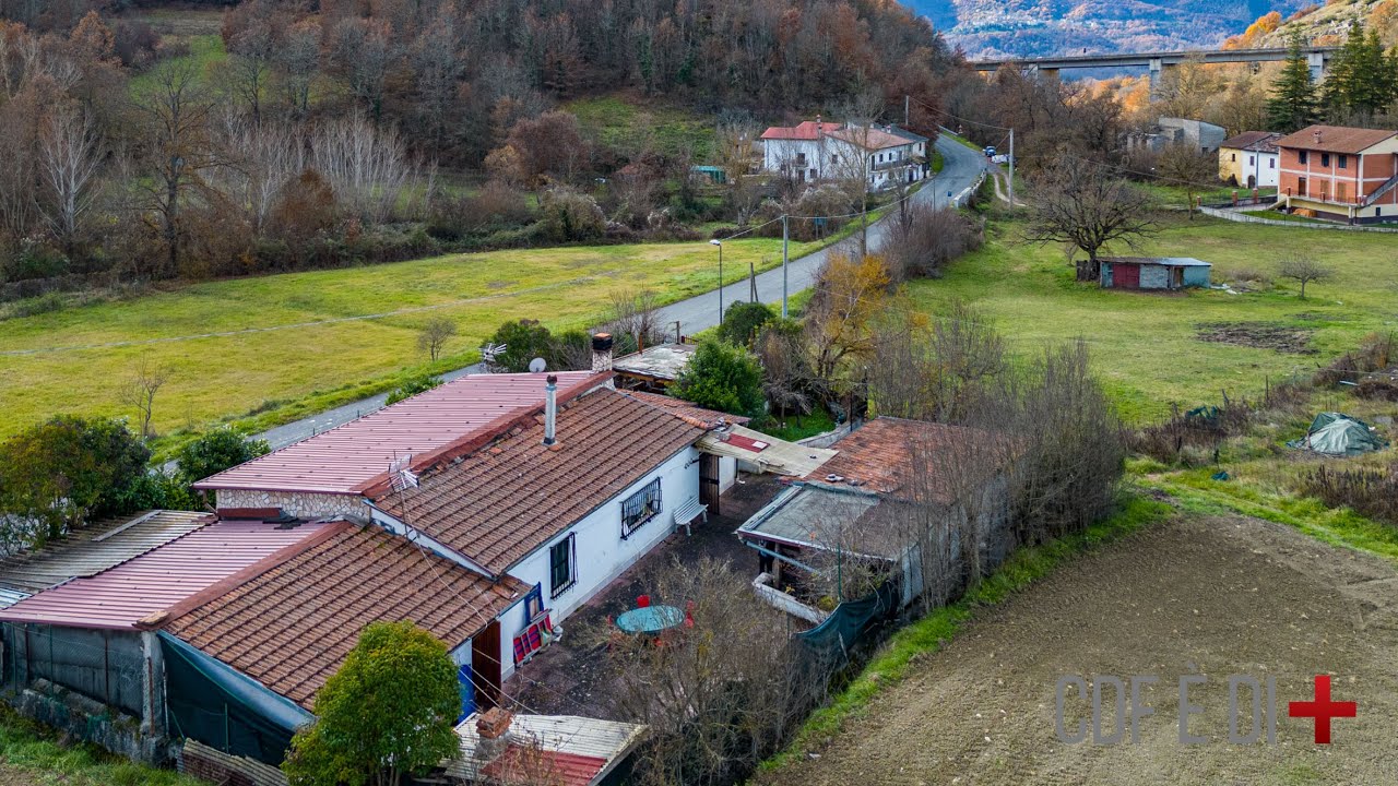Visita dell'immobile | Borgorose (RI), Italy | Villino bifamiliare su un unico livello con giardino