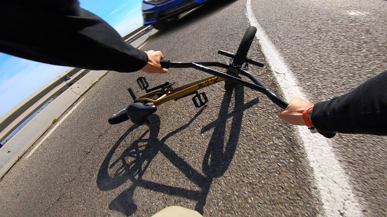 BMX на полной скорости врезался в встречную машину (Тибидабо)