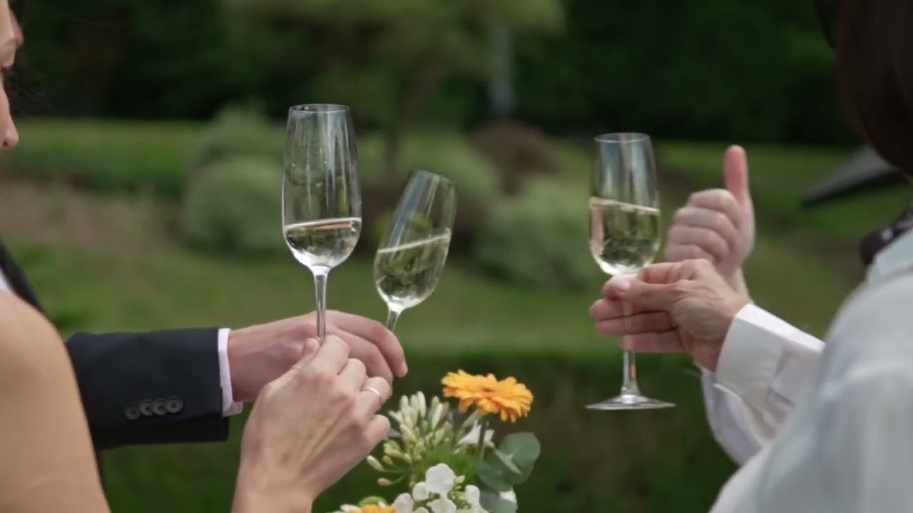 The taste of Normandy from Art Catering Oyster bar by the pool. «Chateau de Villers Bocage»