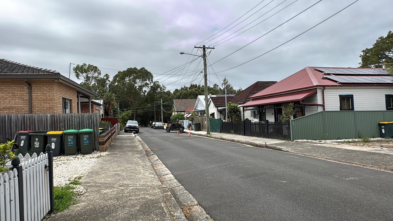 Tempe ~ East Side Of The Highway - Walking Through The Neighbourhood - Inner West Sydney Australia .