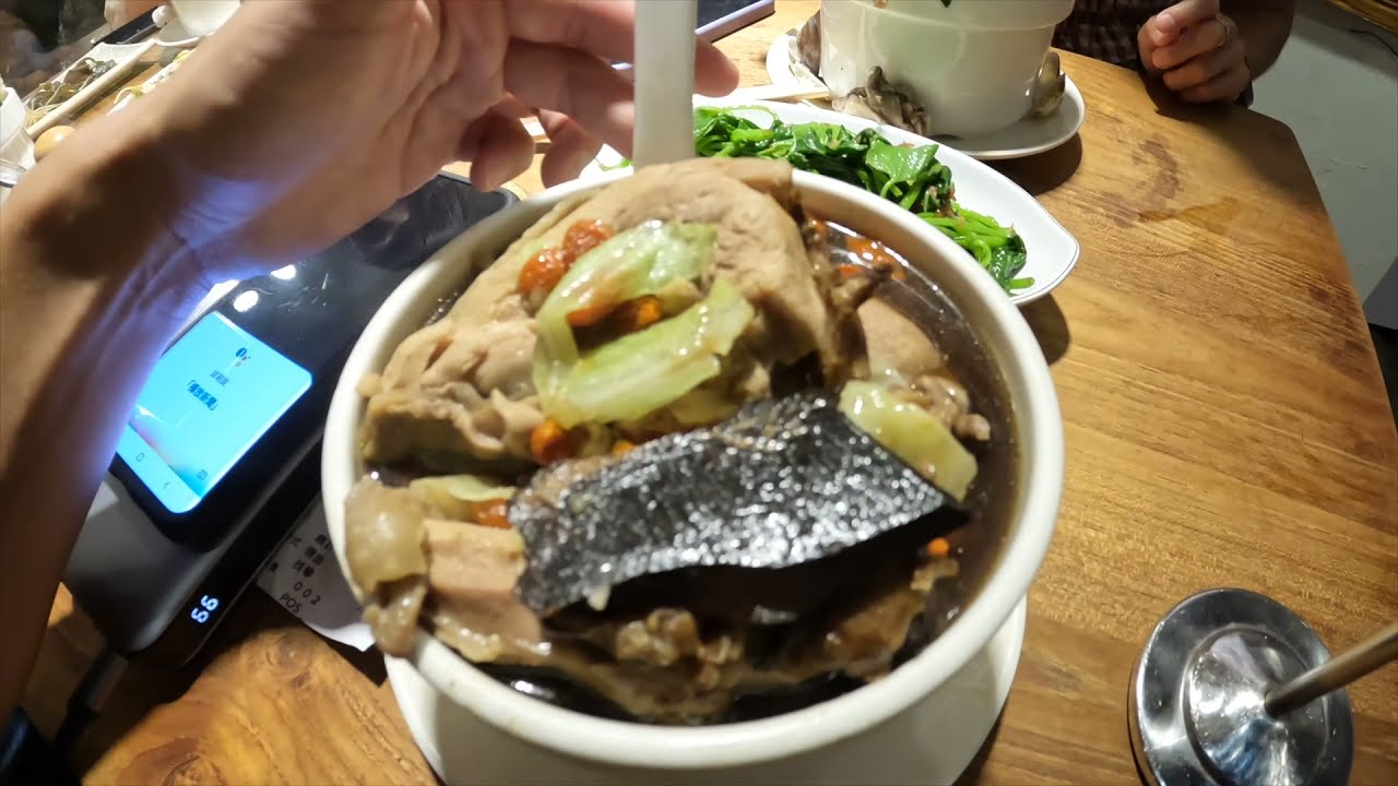 料都滿出來了！來吃米其林美食...第一次吃雙月食品社！