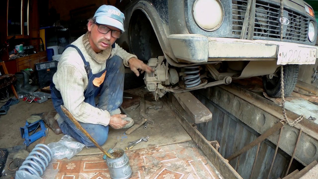 Ремонт нивы, замена пружины передней подвески.