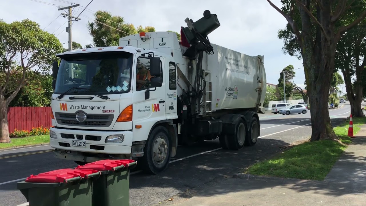 Auckland New Zealand Rubbish Truck, SLN0117 Hino 500 Waste Management Superior Pak,