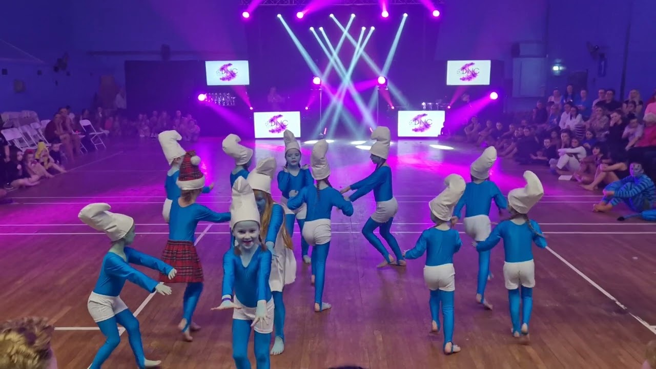dualstar smurfs show team 2023