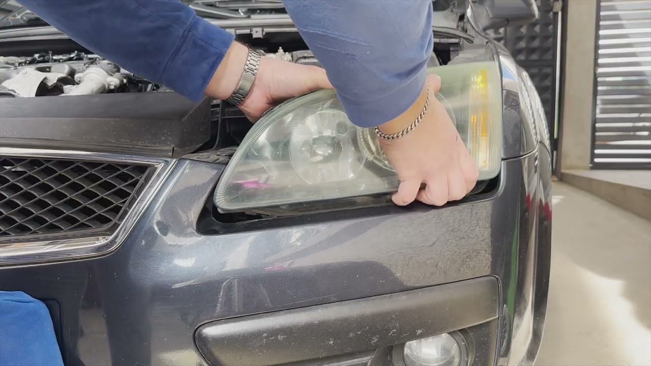 How to replace Headlight Bulbs on Ford Focus Mk2 & C-Max