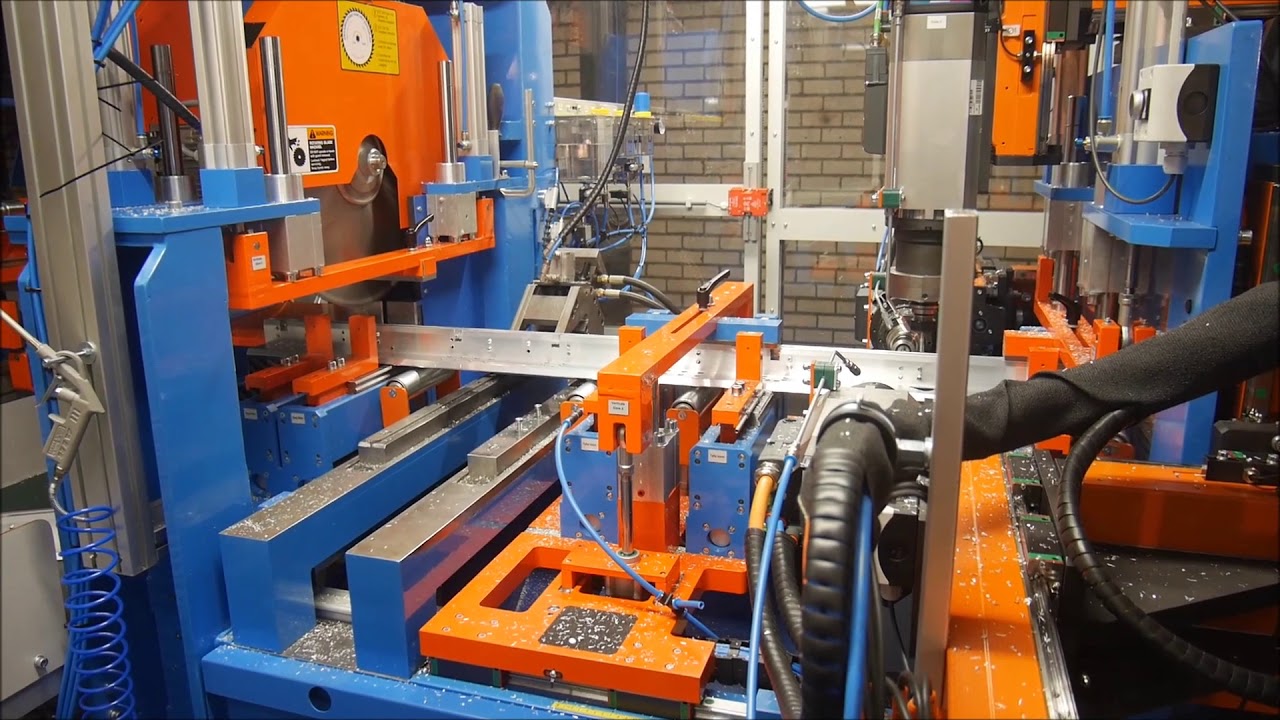 Vol-automatische zaag, frees en pons installatie