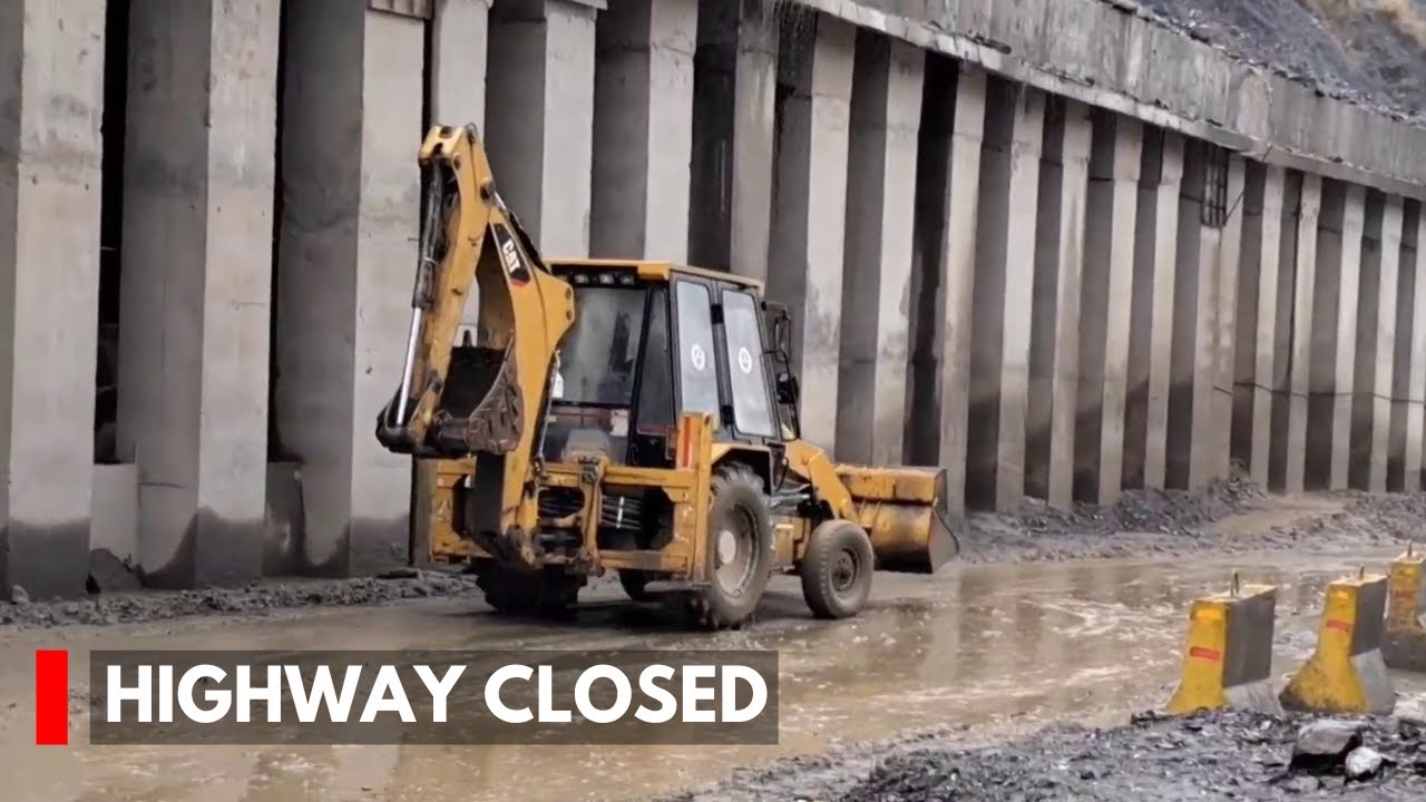 Jammu-Srinagar Highway Closed Due To Heavy Snowfall, Hundreds Of Vehicles Stranded