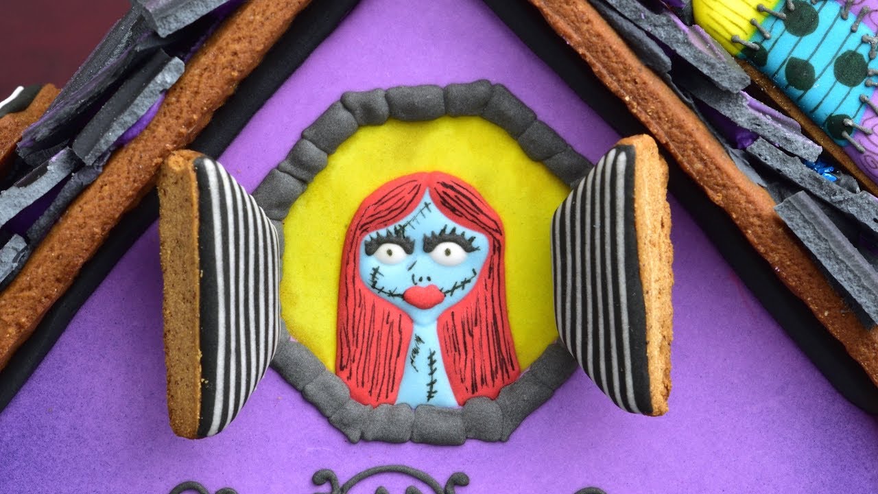 NIGHTMARE BEFORE CHRISTMAS GINGERBREAD HOUSE by HANIELA'S
