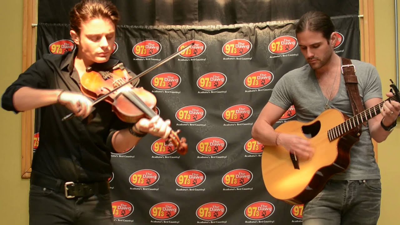 Ashley Clark - 'Buy You A Beer' | Live in the Lobby
