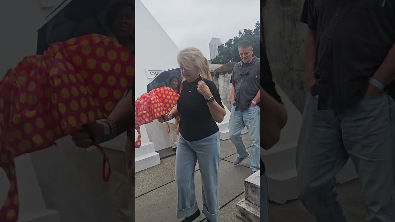 ST. LOUIS CEMETERY NO. 1 TOUR
