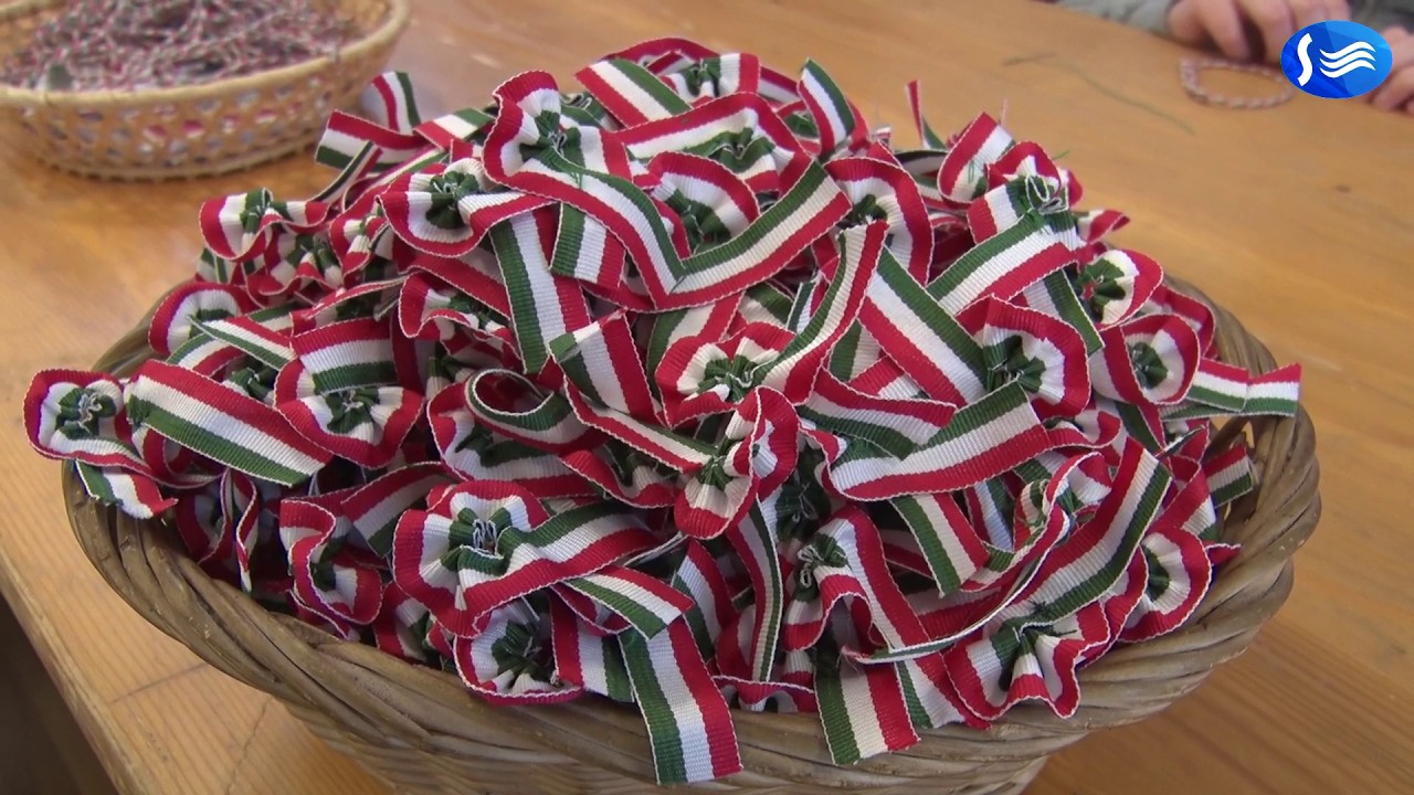 Kokárda készítés a Sajószentpéteri Művelődési és Sportközpontban