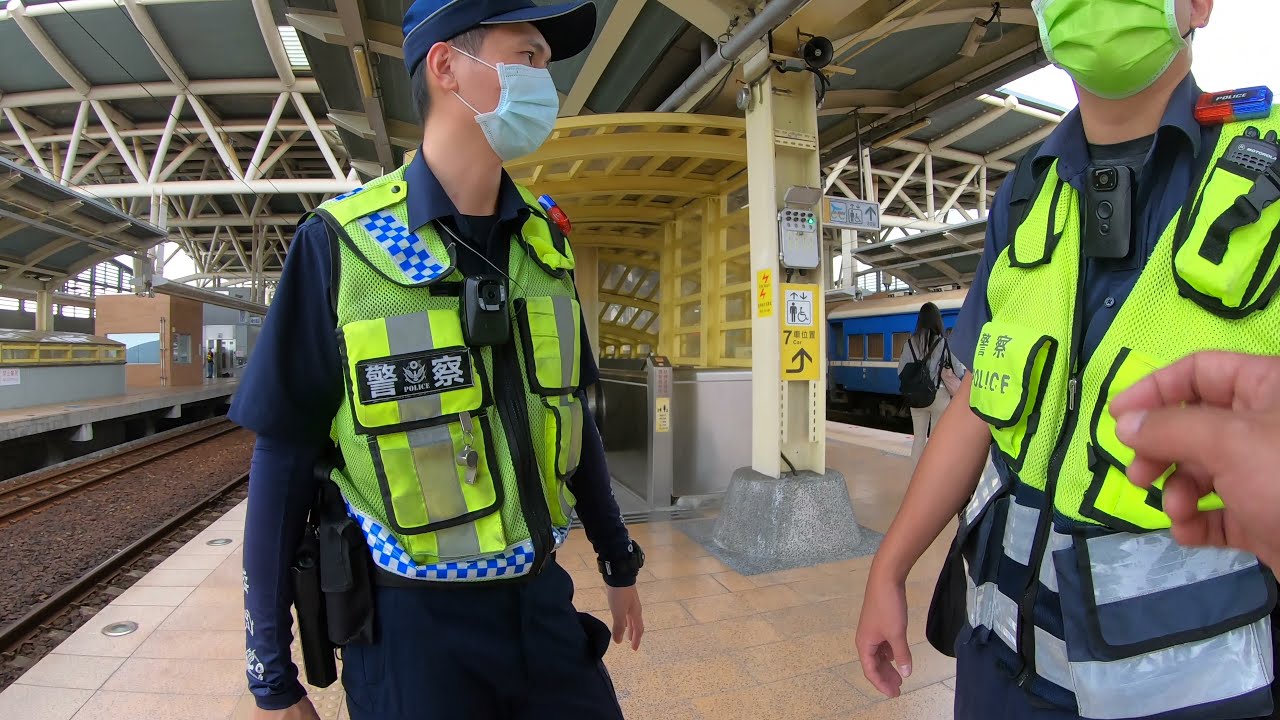 「公義使邦國高舉」旅客4次拒絕驗票、強行上車，耽誤2列車之收班與發車時間，自稱臺大法律系碩士（詳見說明」