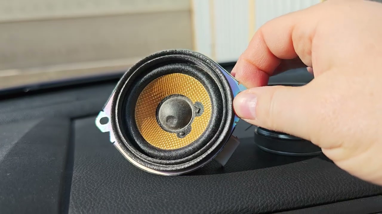 Center Speaker im Honda Civic 10. Gen. Wechseln. Wie und warum.