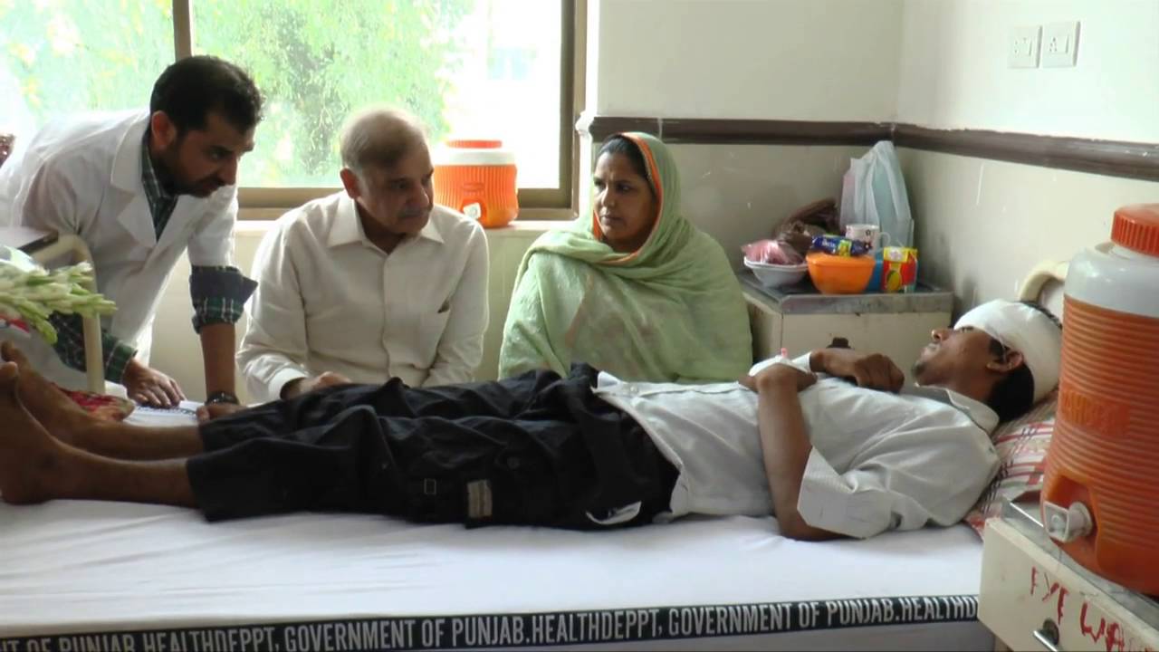 CM Punjab visits Sahiwal DHQ Hospital, suspends Medical Superintendent
