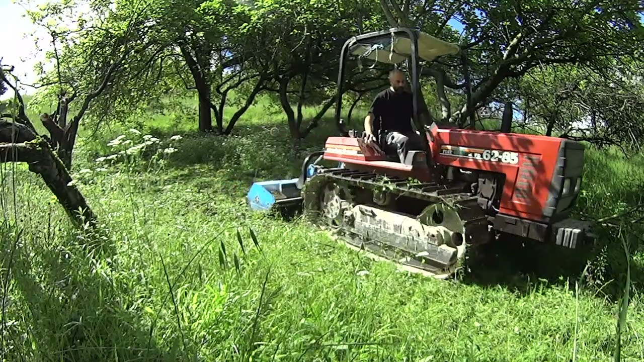 Fiat NewHolland 62-85 cingolato e Jonsered FR2318 FA 4x4 - Trincia grande e trincia piccola!
