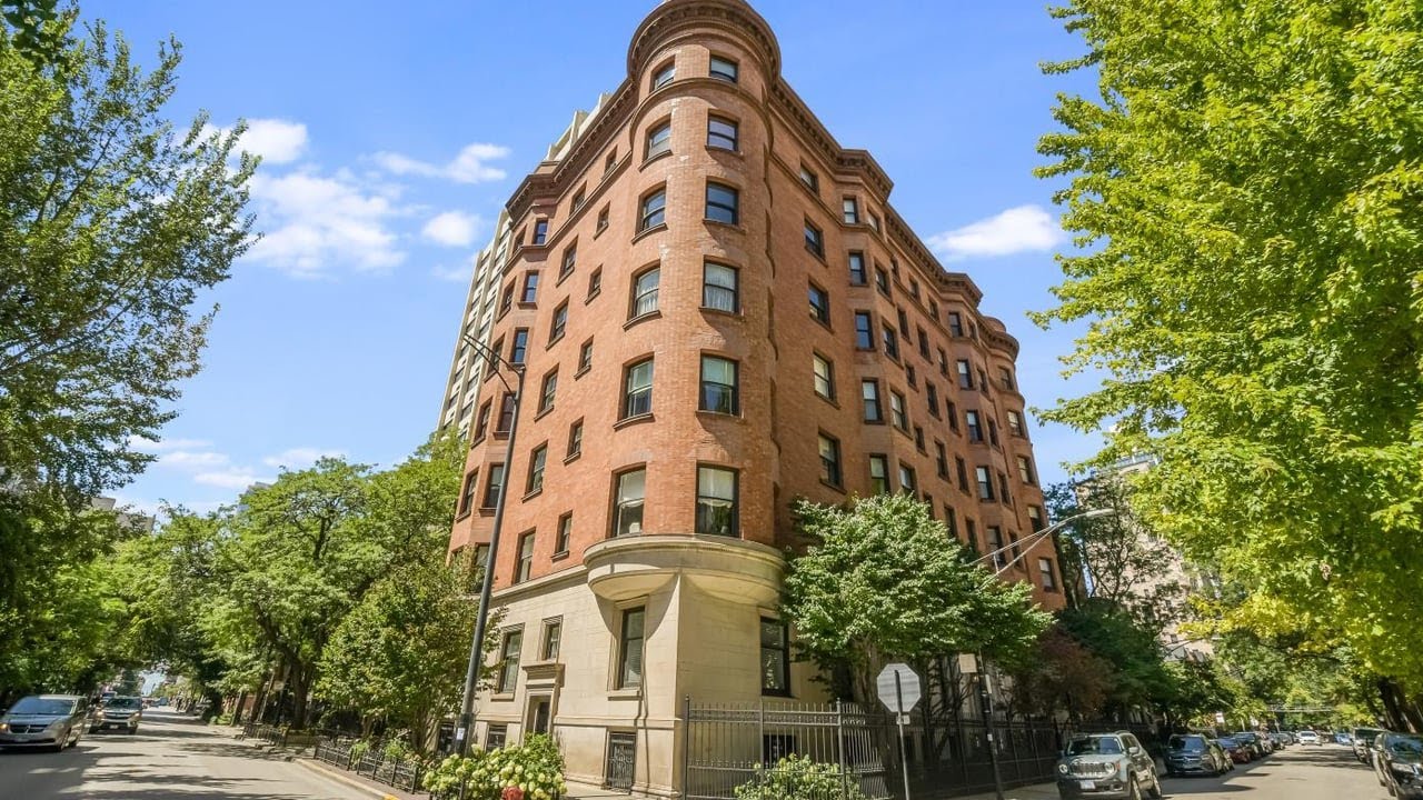 1210 N Astor St, Chicago, IL