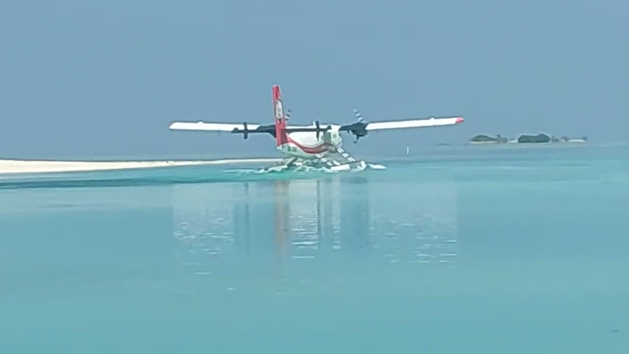 Trans Maldivian Airways DHC-6-300 Twin Otter startup, taxi in water and takeoff