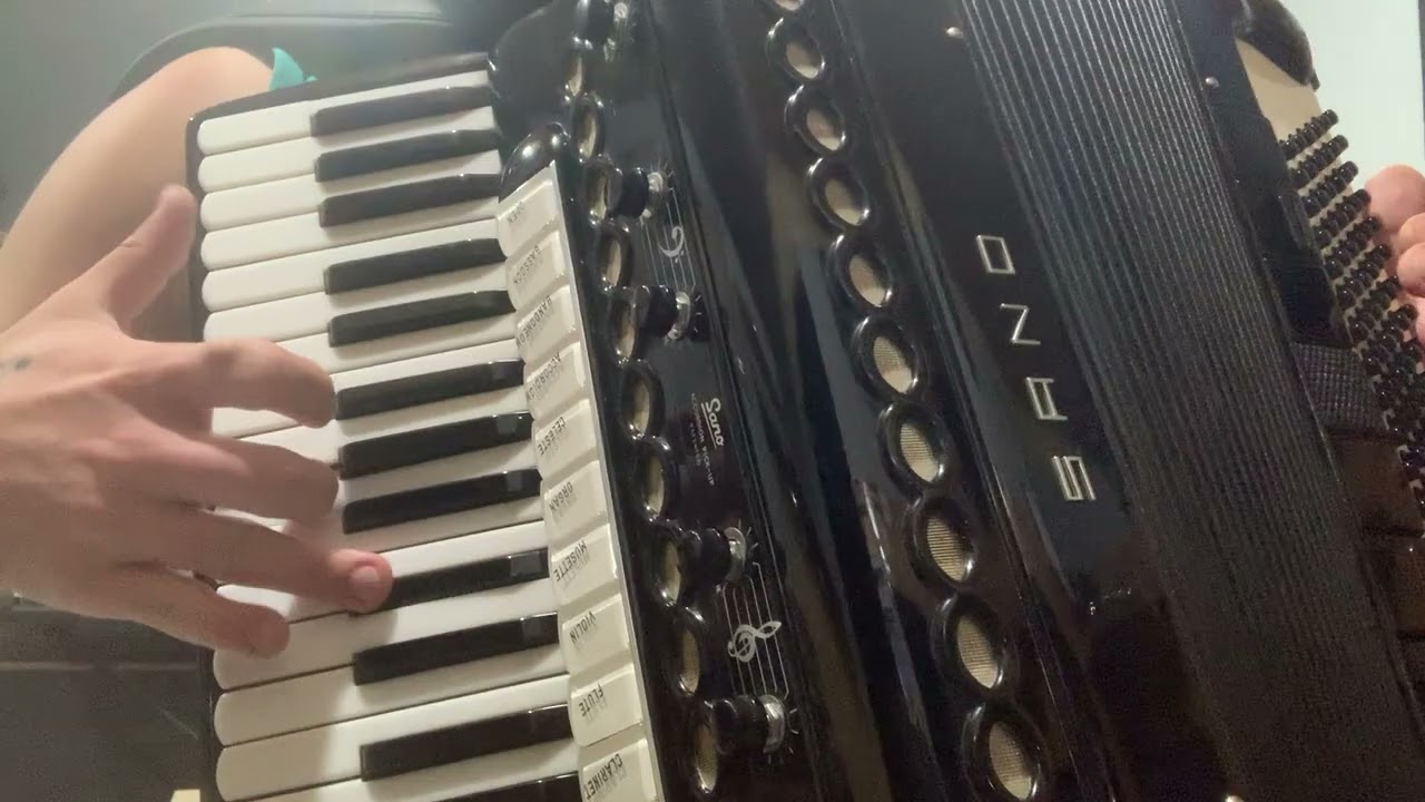 Como tocar bagual corcoveador no acordeon - João Luiz Corrêa