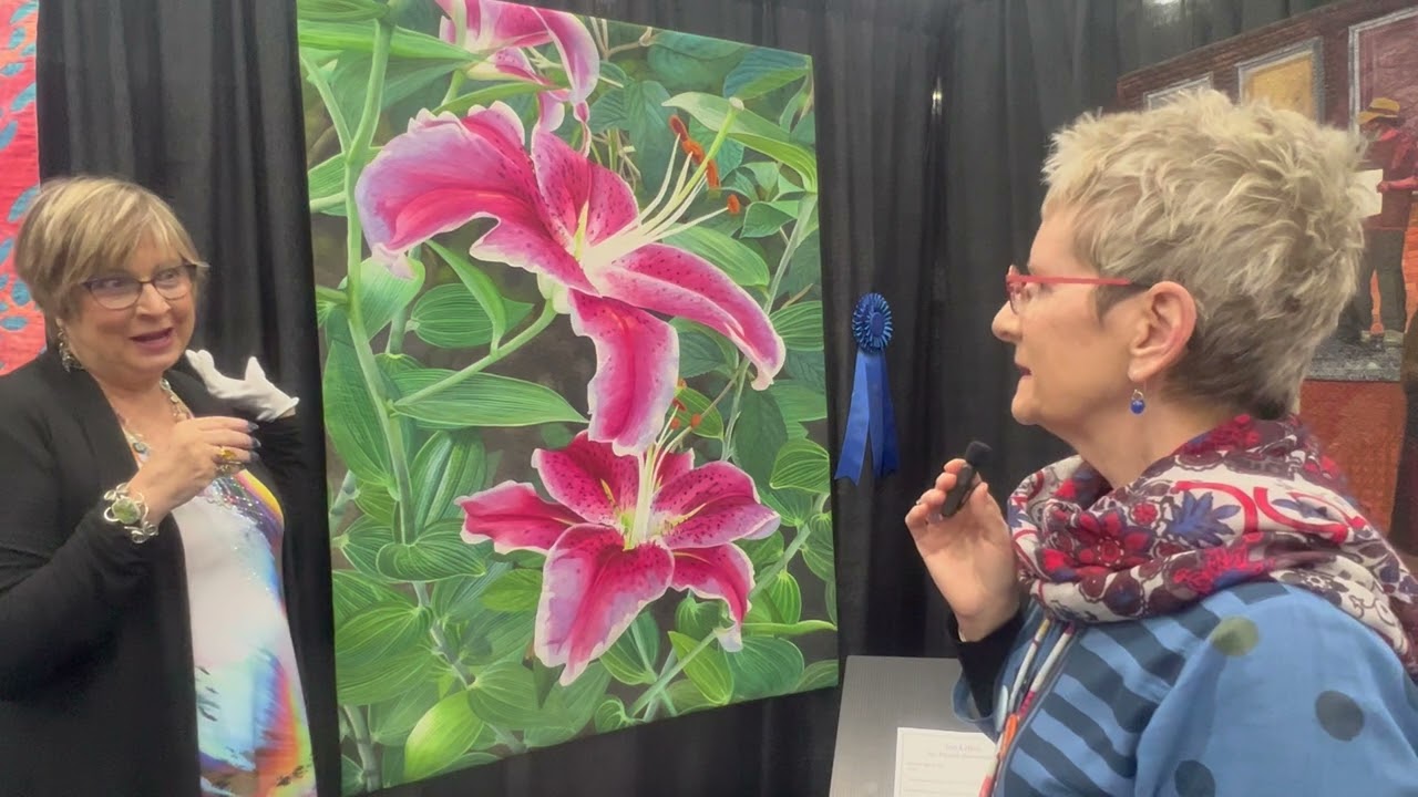 Lilo Bowman talks with Andrea Brokenshire at Houston Quilt Festival 2023